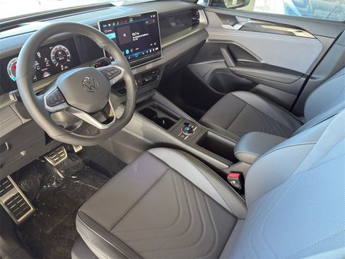 New 2026 Volkswagen Tiguan SE R-Line image 9