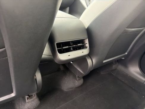 Used 2020 Tesla Model Y Long Range image 25
