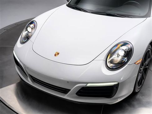 Used 2018 Porsche 911 Carrera RWD image 30