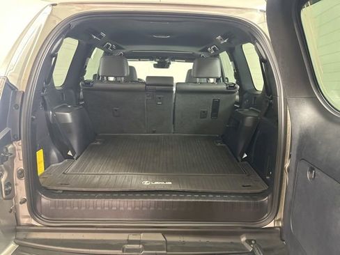 Used 2023 Lexus GX 460 Premium w/ Premium Package AWD/4WD image 10