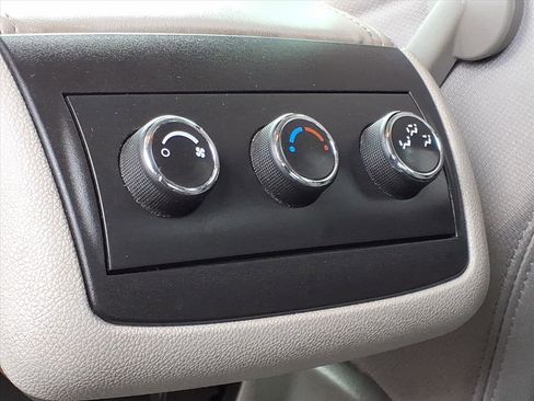 Used 2011 GMC Acadia SLE image 9