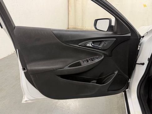 Used 2018 Chevrolet Malibu LT FWD image 16