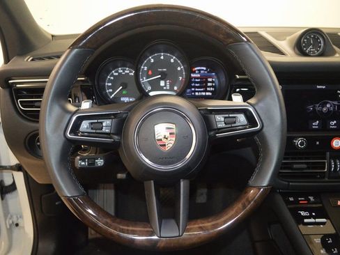 Certified 2025 Porsche Macan image 19