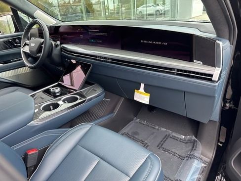New 2025 Cadillac Escalade IQ Sport 2 image 21