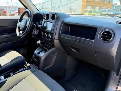 Used 2016 Jeep Patriot Latitude w/ Sun/Sound Group AWD/4WD image 27