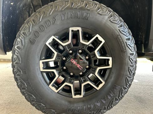 Used 2024 GMC Sierra 2500 AT4X AWD/4WD image 33