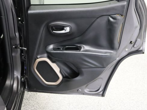 Used 2016 Jeep Renegade Limited FWD image 32