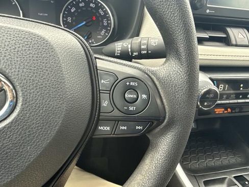Used 2021 Toyota RAV4 XLE w/ Convenience Package image 39