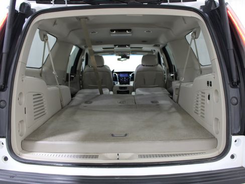 Used 2017 Cadillac Escalade ESV Luxury AWD/4WD image 23