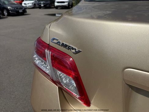 Used 2011 Toyota Camry LE FWD image 27