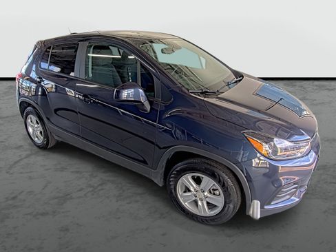 Used 2019 Chevrolet Trax LS w/ Tint and Cruise Package FWD image 4