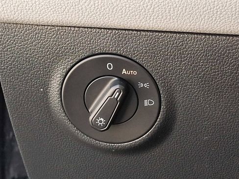 Used 2022 Volkswagen Taos SEL w/ Panoramic Sunroof Package image 24