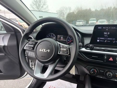 Used 2022 Kia Forte LXS image 28