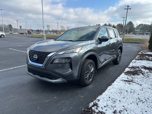 Used 2023 Nissan Rogue S image 4