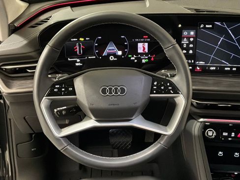 Used 2025 Audi Q5 Premium w/ Convenience Package image 13