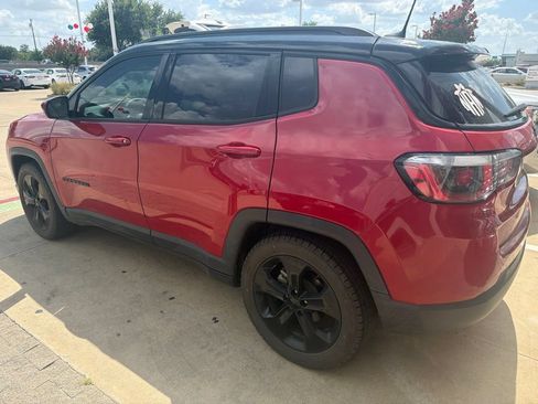 Used 2020 Jeep Compass Latitude FWD image 4