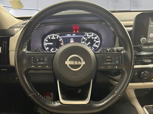 Used 2022 Nissan Pathfinder SV image 9