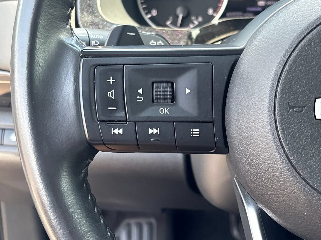 Used 2025 Nissan Pathfinder SV FWD image 11