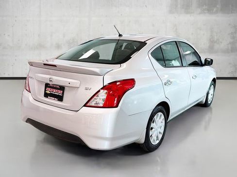 Used 2017 Nissan Versa SV image 5