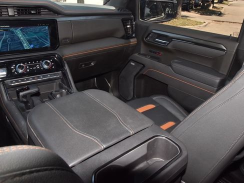 Used 2025 GMC Sierra 1500 AT4 w/ AT4 Premium Package AWD/4WD image 17