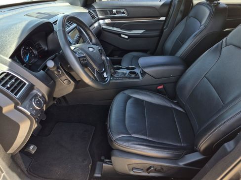 Used 2019 Ford Explorer Limited w/ Class III Trailer Tow Package FWD image 12