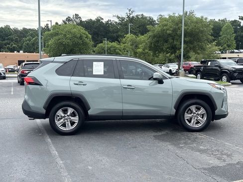 Certified 2022 Toyota RAV4 XLE w/ Convenience Package AWD/4WD image 4