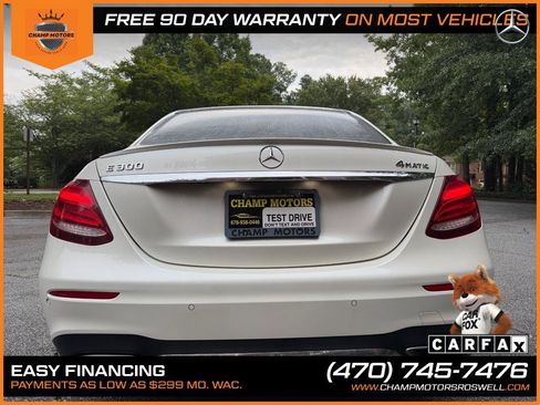 Used 2017 Mercedes-Benz E 300 4MATIC image 9