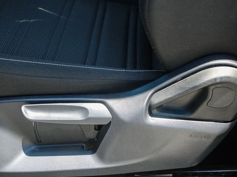 Used 2024 Volkswagen Tiguan S image 21