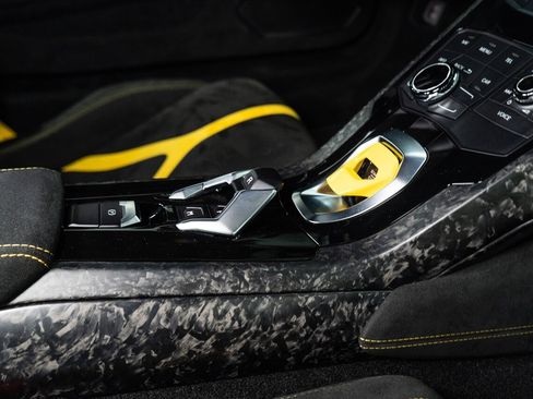 Used 2019 Lamborghini Huracan Performante AWD/4WD image 78