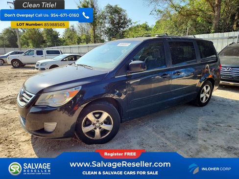 Used 2011 Volkswagen Routan SE FWD image 1