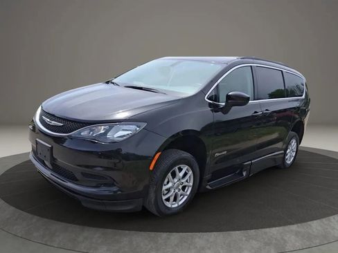 Used 2021 Chrysler Voyager Lxi FWD image 4