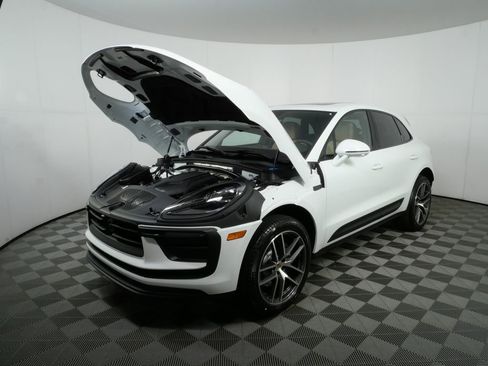 New 2026 Porsche Macan image 35