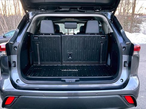 Certified 2025 Toyota Highlander Limited image 30