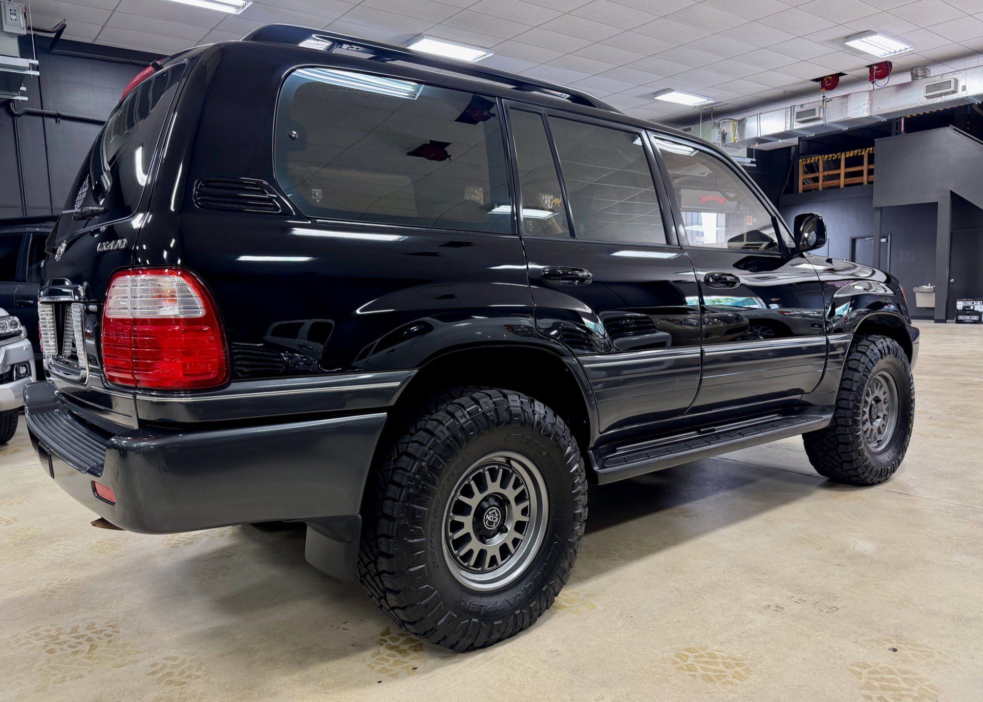 Used 2003 Lexus LX 470 4WD image 1