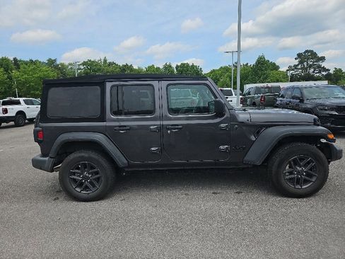 Used 2024 Jeep Wrangler Unlimited Sport AWD/4WD image 8