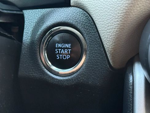 Used 2021 Toyota RAV4 XLE AWD/4WD image 31