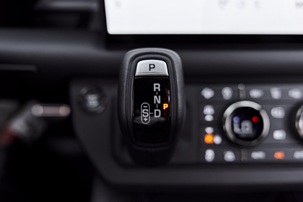 Used 2025 Land Rover Defender 110 AWD/4WD image 83
