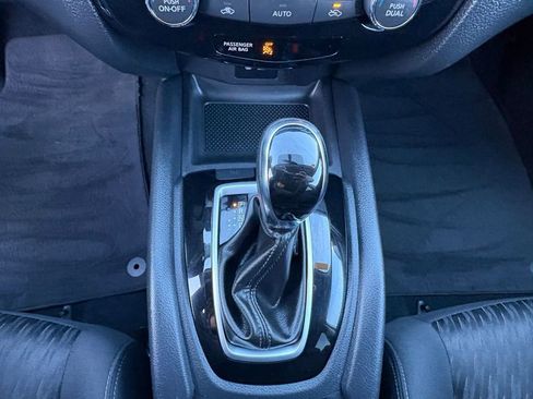 Used 2018 Nissan Rogue SV image 18