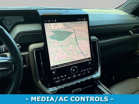 Used 2025 GMC Yukon Denali Ultimate AWD/4WD image 9