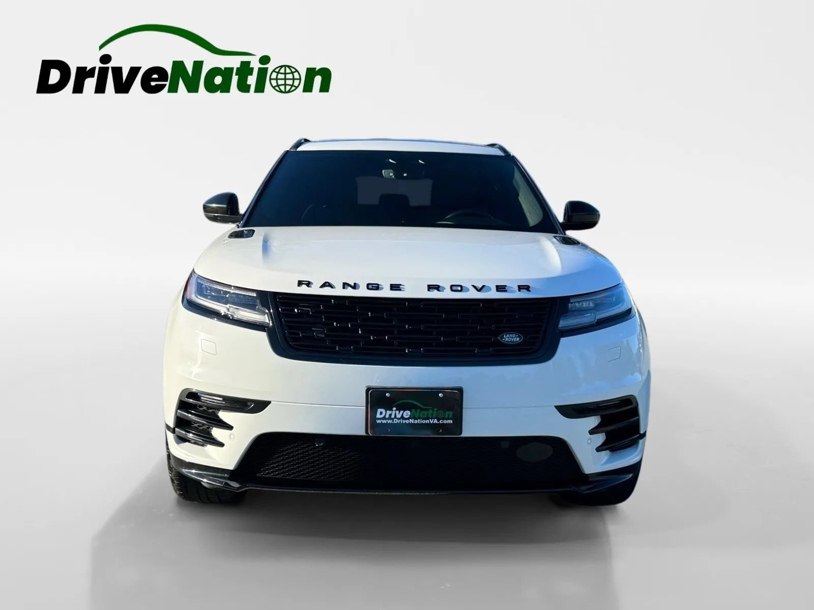 Used 2025 Land Rover Range Rover Velar Dynamic SE AWD/4WD image 2