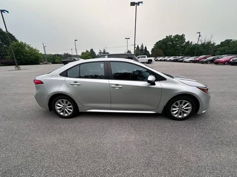 Used 2021 Toyota Corolla LE w/ LE Convenience Package FWD image 2