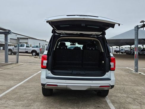 Used 2024 Ford Expedition XLT AWD/4WD image 6