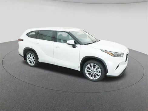 New 2026 Toyota Highlander Limited image 12