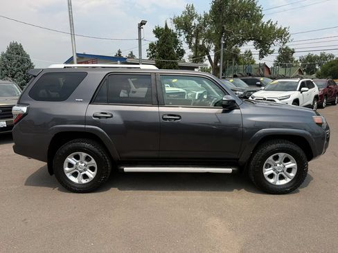 Used 2018 Toyota 4Runner SR5 AWD/4WD image 10