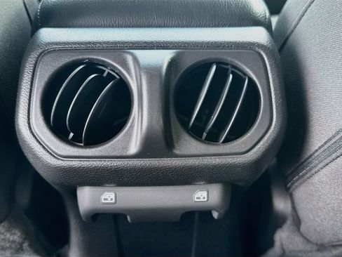Certified 2023 Jeep Wrangler Unlimited w/ Cold Weather Group AWD/4WD image 28