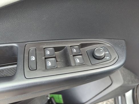 Used 2025 Volkswagen Taos S FWD image 31
