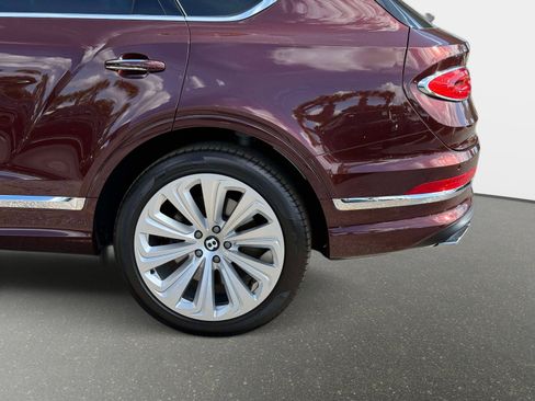 Used 2022 Bentley Bentayga image 15