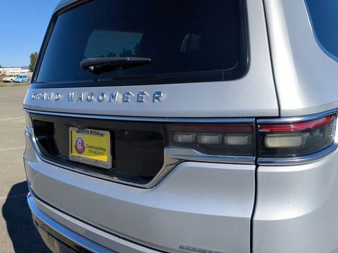 Used 2022 Jeep Grand Wagoneer Series I image 23