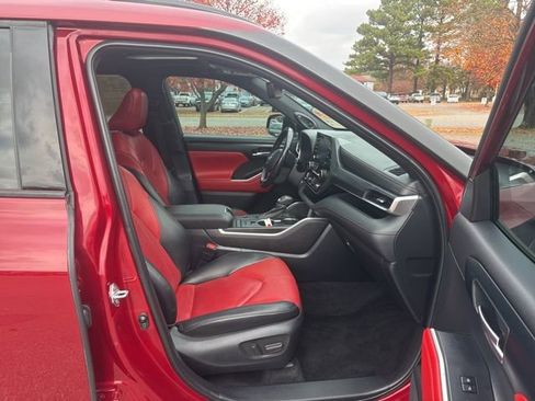 Used 2022 Toyota Highlander XSE image 12