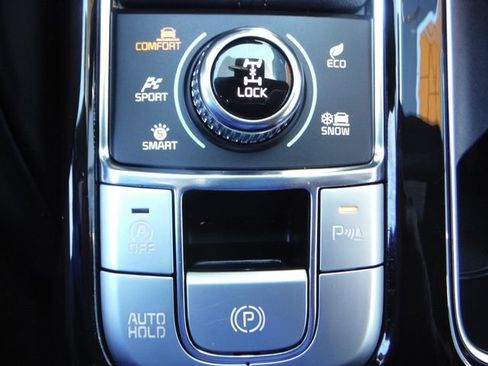 Used 2025 Kia Telluride AWD image 27